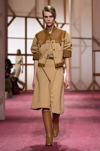 Look 19